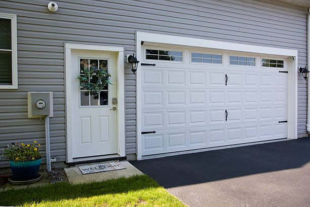 24/7 Emergency Garage Door Panel Replacement experts in New Middletown, OH